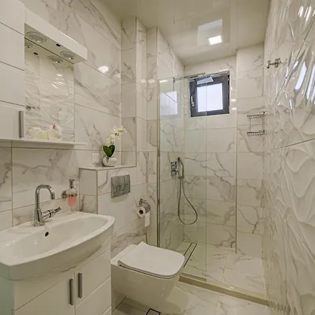 Apartament The Blooming Sunflower / разцъфнал слънчоглед Warna